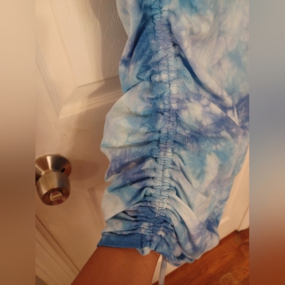 Dress - Picture 4 of 9